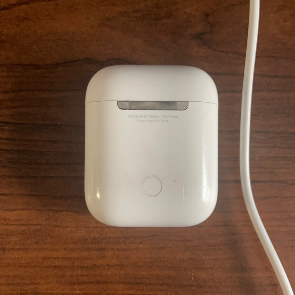 Apple AirPod case 10/10 condition